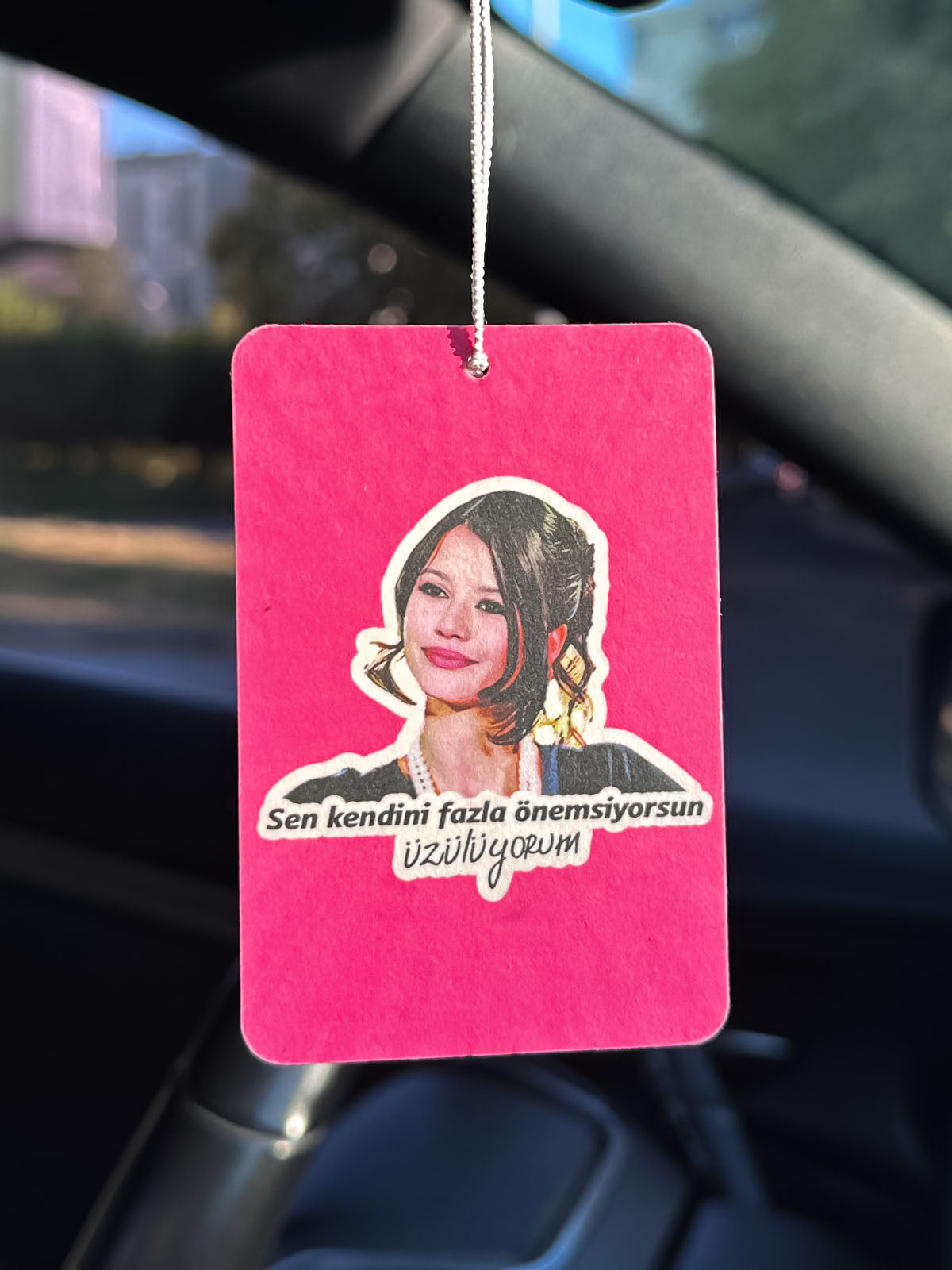 BİHTER YÖREOĞLU TASARIMLI OTO KOKUSU