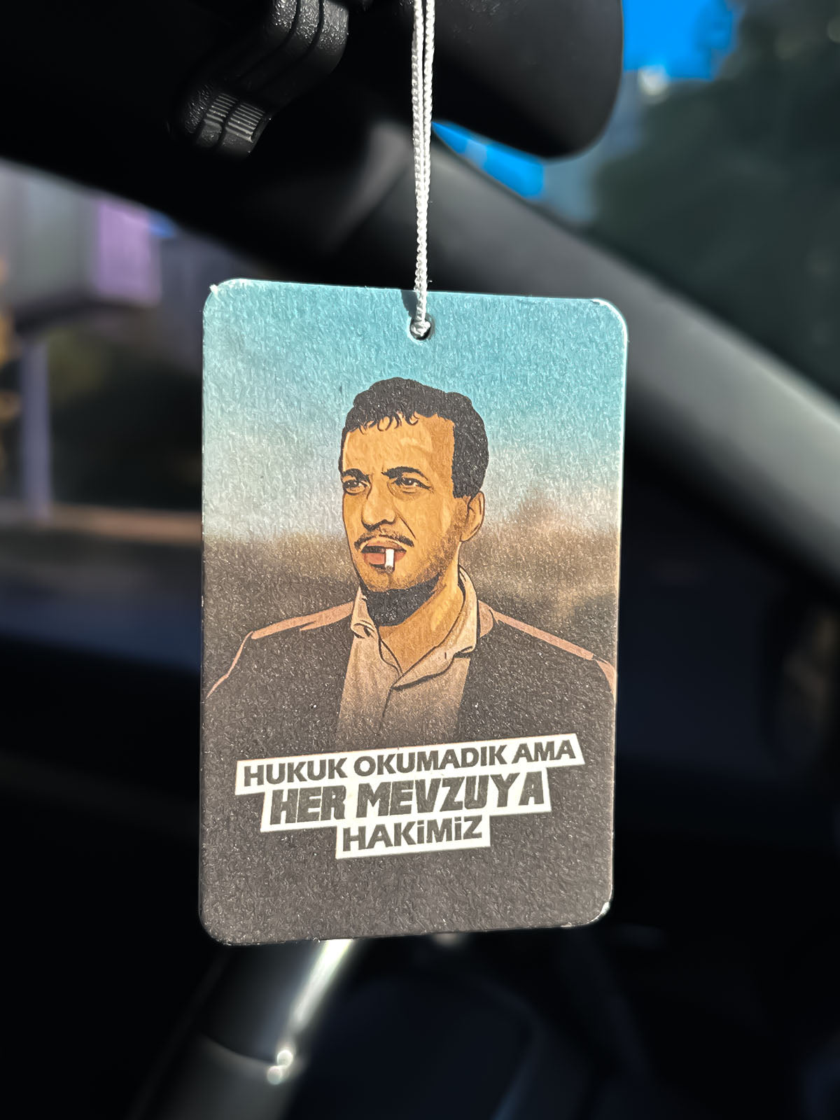 SADRİ ALIŞIK TASARIMLI OTO KOKUSU